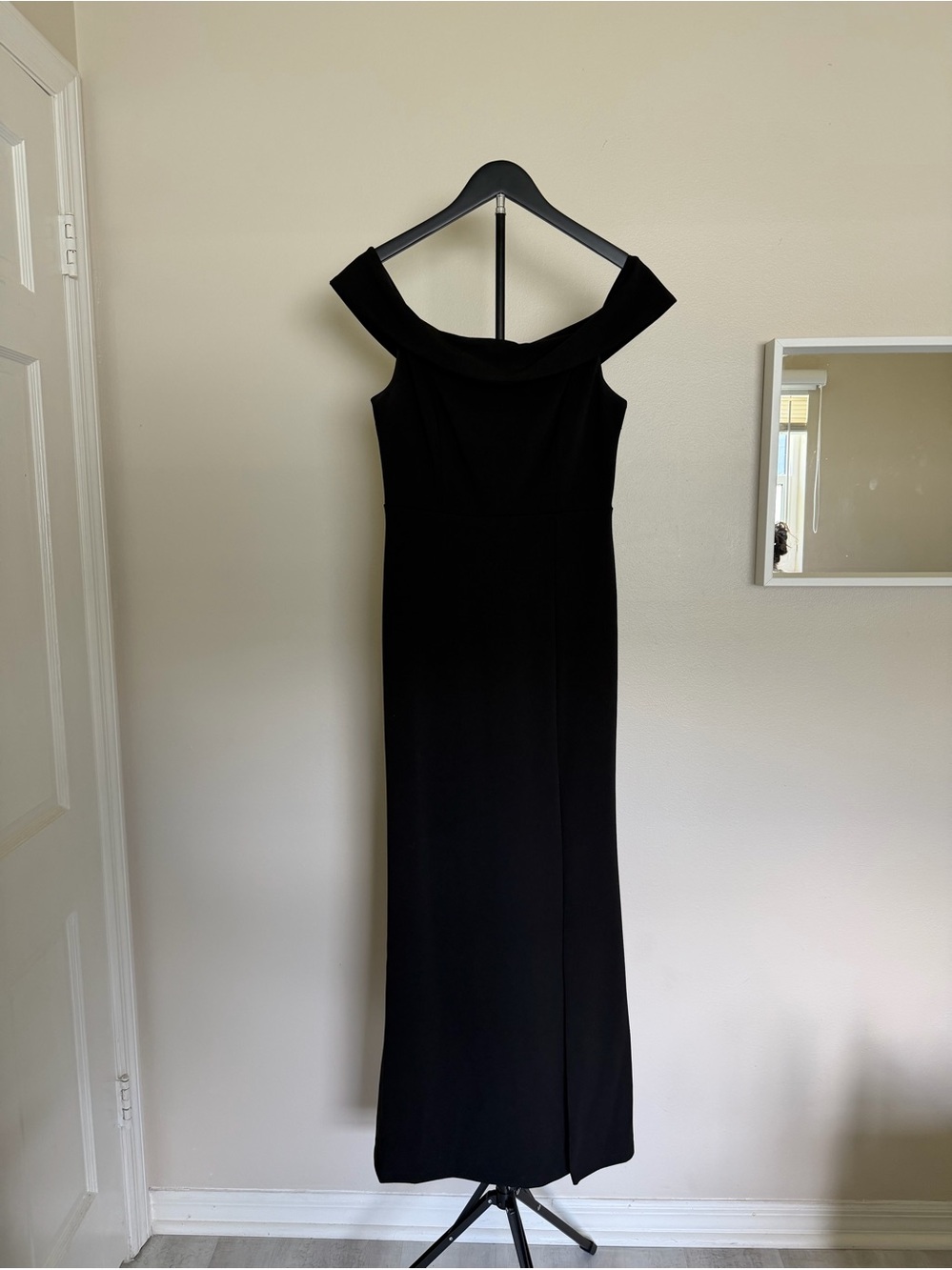 Lulu’s Black Off Shoulder Maxi Dress Side Slit Size M